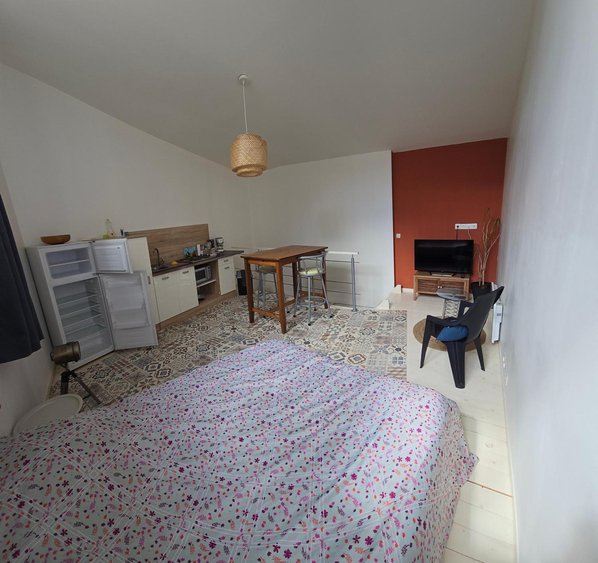 Appartement En Duplex Viviers エクステリア 写真